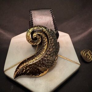 Ornate Gold and Stylized Leaf Brooch